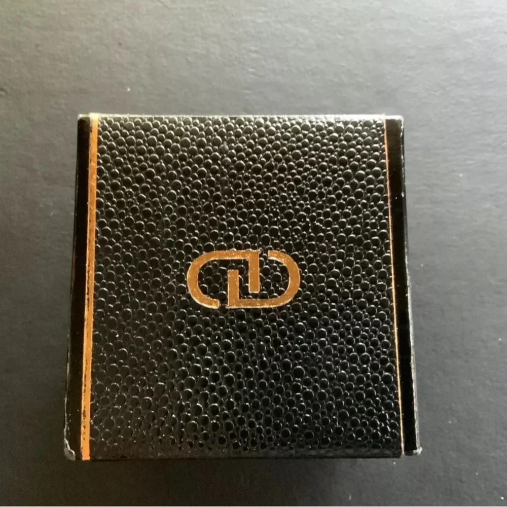 NIB DayNa Decker Chandel Amoura 3 oz Candle